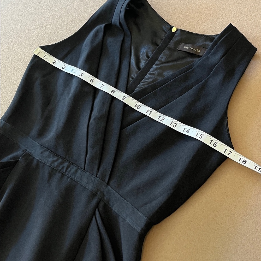 The Limited - Picture 5 of 10